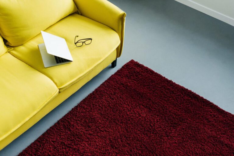 Como quitar las marcas de muebles en las alfombras