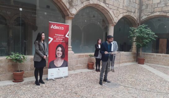 Adecco presenta en Cáceres su iniciativa solidaria relacionada con los Caminos de Guadalupe