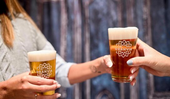 Cervezas Gran Vía lanza su campaña «100% cerveza, 0% postureo» para celebrar su aniversario de producción