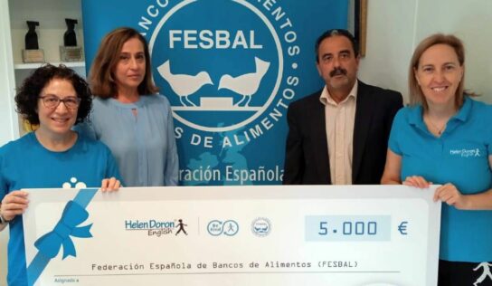 Helen Doron English hace entrega a FESBAL el premio del concurso  «Young Heroes – Be Kind. Pass it On!»