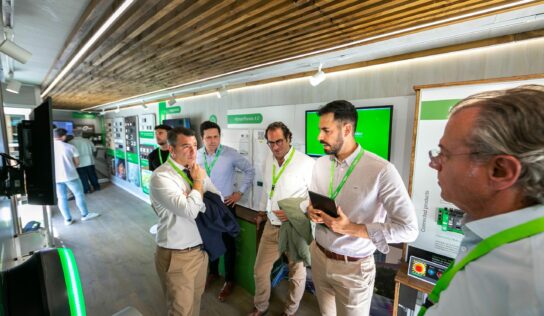 Schneider Electric y BeCúbica crean el primer contenedor-showroom móvil, solar y autónomo que funciona tanto estacionado como en movimiento