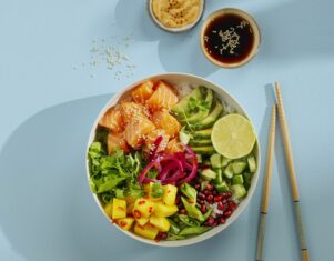 Poke, la revolución gastronómica que triunfa en España y convierte en tendencia al Salmón noruego
