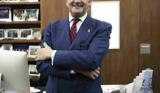 En el Día de la Columna el Dr. Manuel de la Torre Gutiérrez conmemora la primera Suite Robótica de España