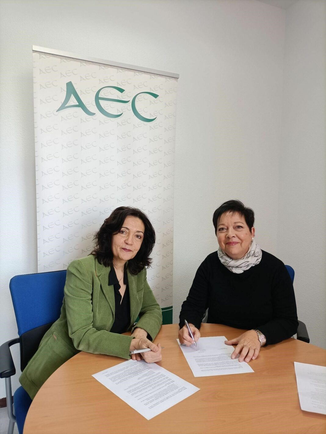 La Asociación Española de Cirujanos y la Asociación de Pacientes con Tumores Neuroendocrinos firman un convenio de colaboración