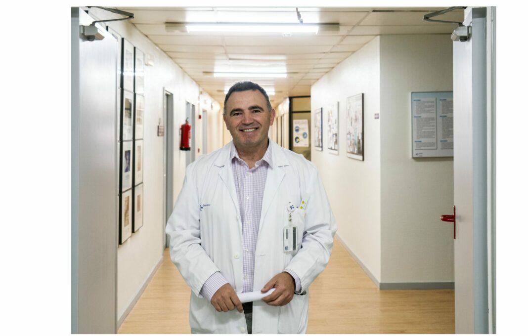 El enfermero Javier Ortiz de Elguea, Premio COEGI 2023 al Desarrollo de la Profesión Enfermera