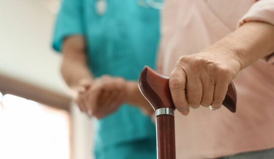 La subida del SMI por encima de las pensiones afecta a cuidadores y empleadores, alerta la Agencia Servita 