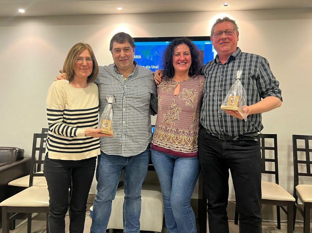 Los farmacéuticos Beatriz Gastón y Unai Berasategi premiados por la Asociación de Farmacéuticos Euskaldunes (FEUSE)