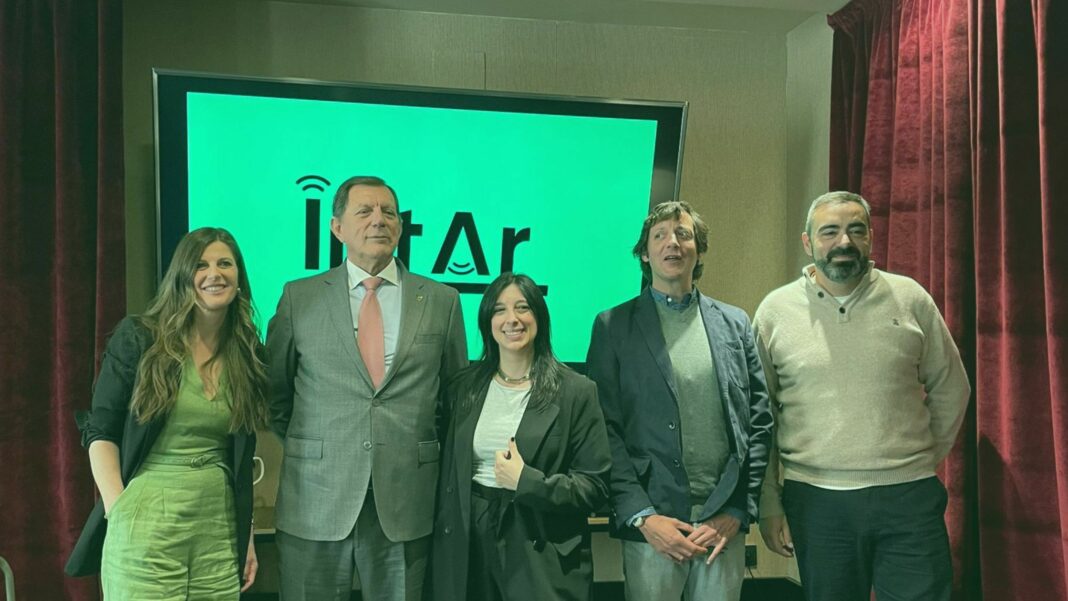Intar Radio, pioneros en la radiodifusión generada por Inteligencia Artificial