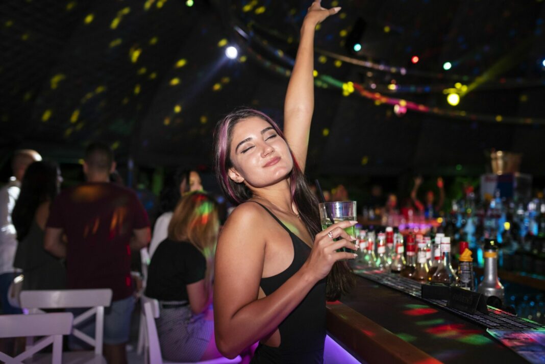 Transformando espacios: cómo Barricas Bar crea ambientes únicos para cada evento