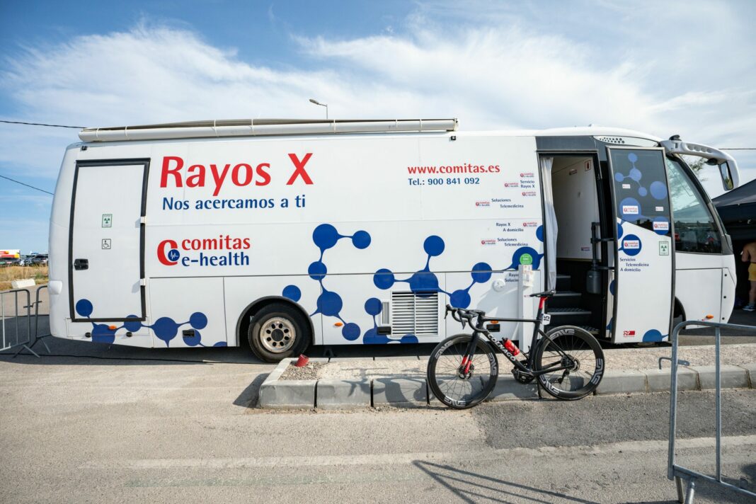 Comitas e-Health refuerza la Seguridad de la Vuelta a Andalucía Femenina con unidades móviles de telemedicina