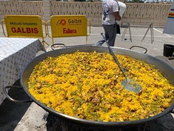 La residencia ORPEA Las Rozas organiza una paella récord para 1.200 comensales por el Día de la Familia