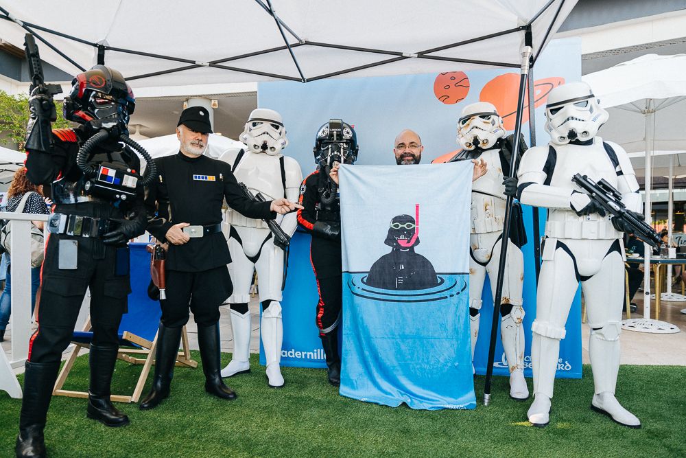 Quadernillos convierte el orgullo friki en una fiesta benéfica con «El día de la toalla»